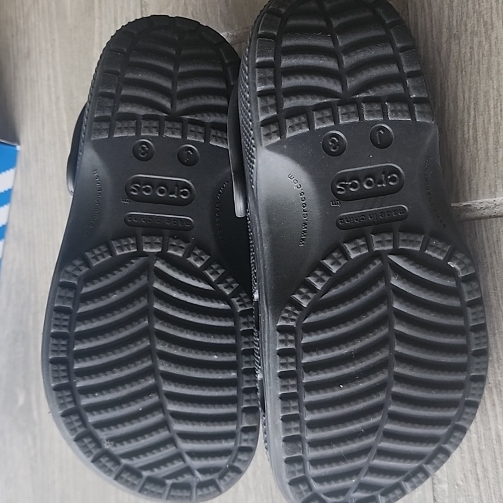 CROCS Kids Black Classic Clog - Picture 3 of 4